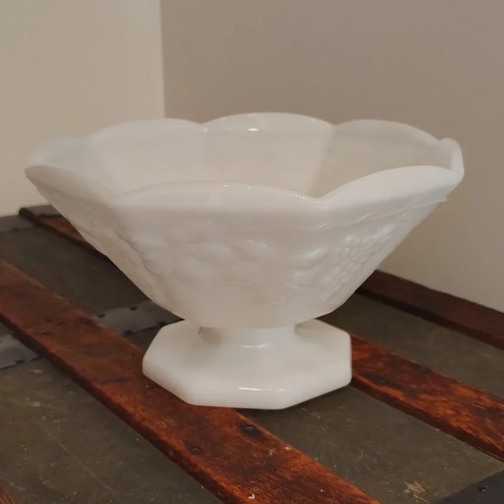 Vintage Milkglass Fruit Bowl - Picture 1 of 5